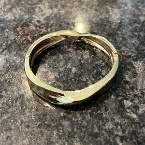 Elegant Gold Women's Bracelet